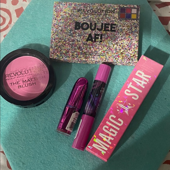 Revolution Blush and Lip Set - Pink and Purple - Picture 1 of 1